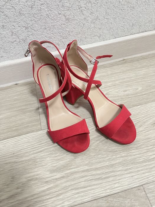 Кеды, туфли от КАРИ брала в бытыр моле