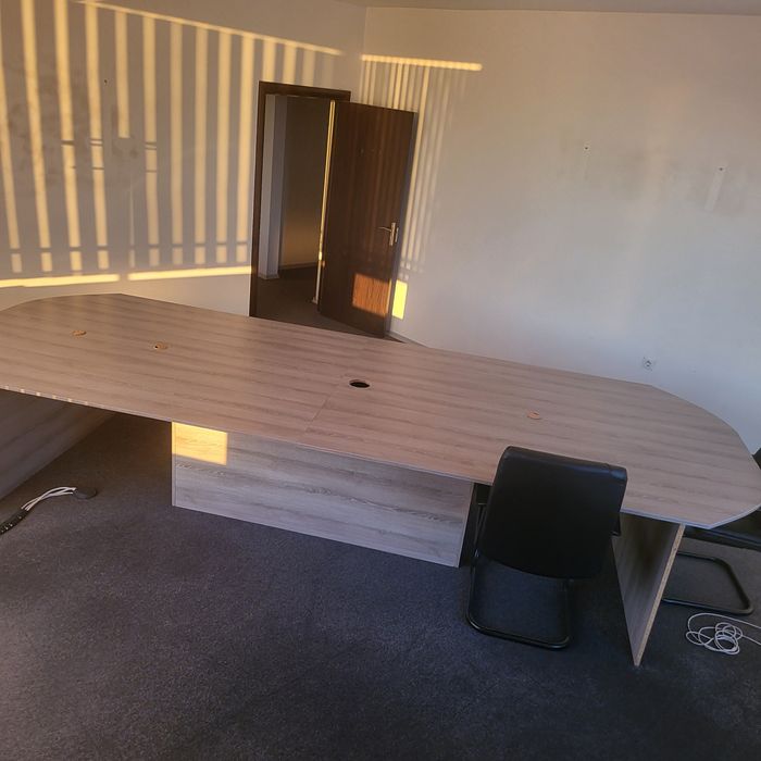 Офис оборудване бюра шкафове и др.