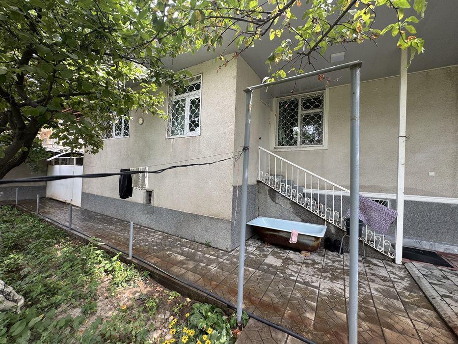 Уй сотилади Олмалик шахар 8- март 8