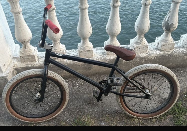 Велосипед BMX  трюковой