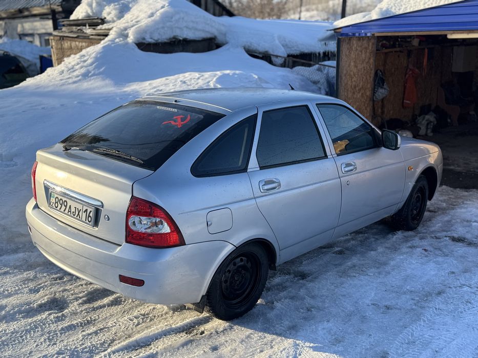 Приора хэтчбек 2012г.