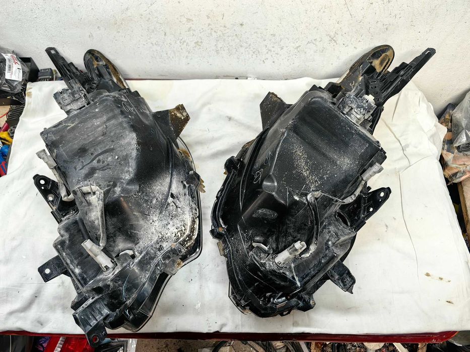 Оригинални фарове Mitsubishi L200