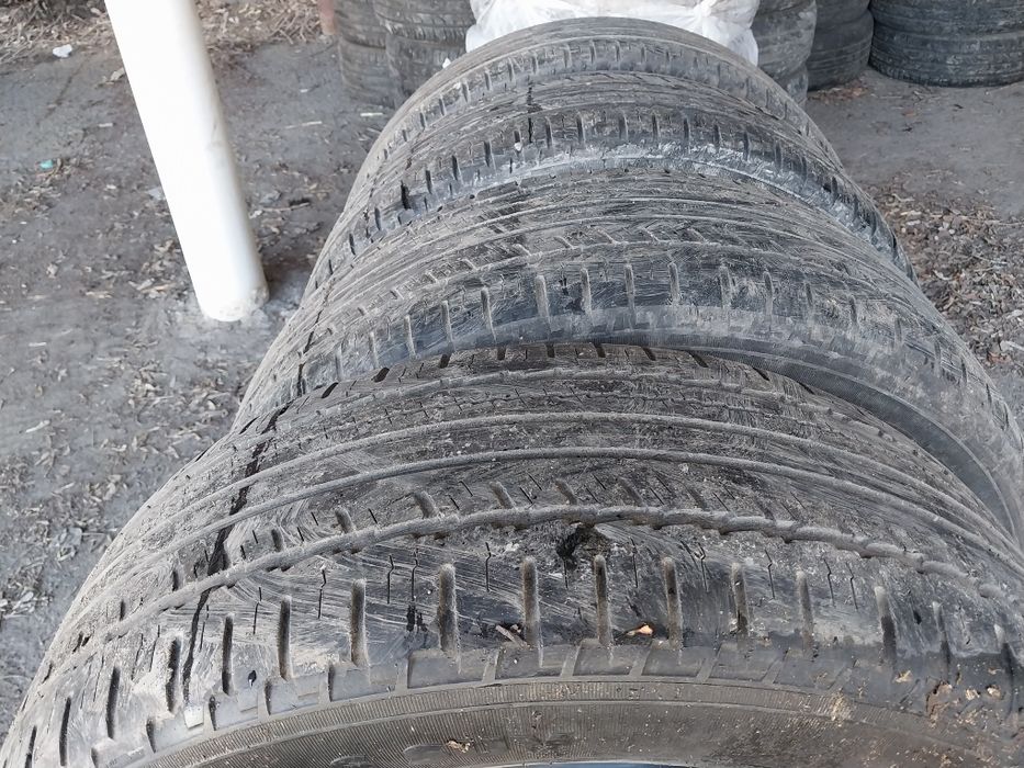 4 шины Nokian 235 65 R17.
