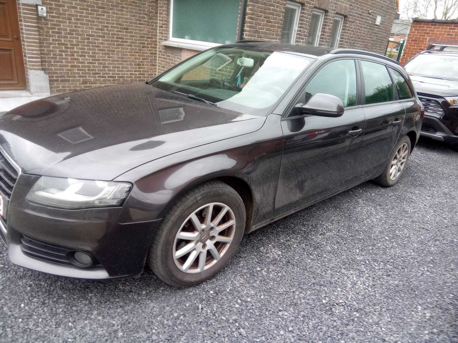 Audi A4,euro5,2009,motor 2l,disel,5 usi,culoare negru, 2 randuri de jante,2chei, 324000 km,masina ajunge di Belgia pe roti,este neinmatriculata
