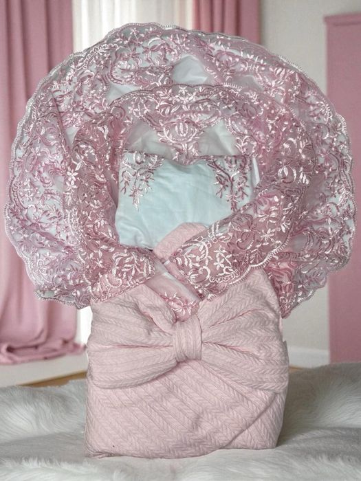 Нарядные конверты для новорождённых малышей на выписку