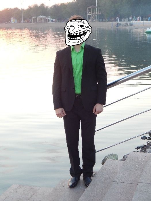 Продаю классический костюм