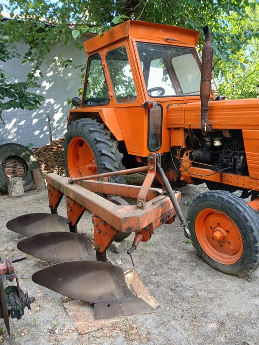 Tractor u650  disc si plug inclus.