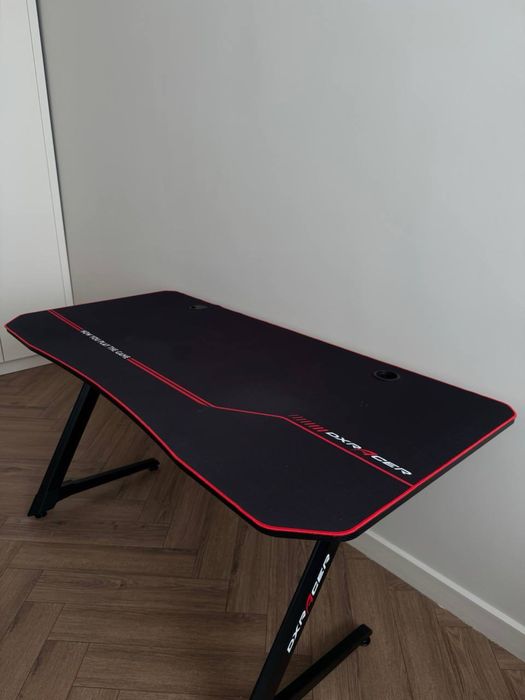 Стол игровой dxracer
