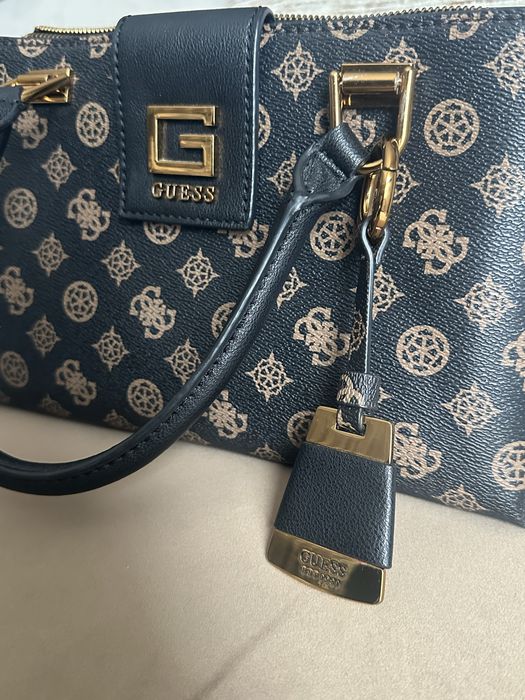 Дамска чанта Guess