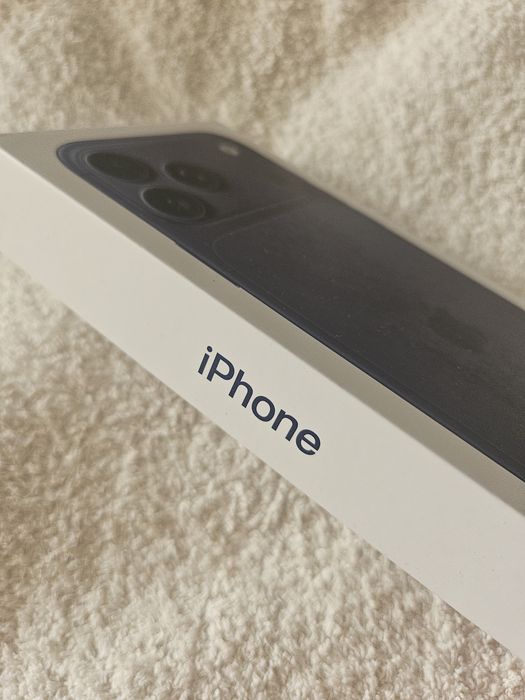 Продам Айфон 17 Pro max