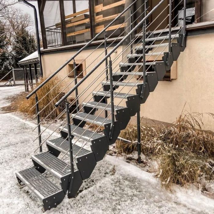 Confecționăm scări / scara metalice zincata pt casa, beci și incendiu