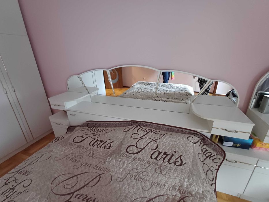 Спален комплект от гардероб,спалня и секция