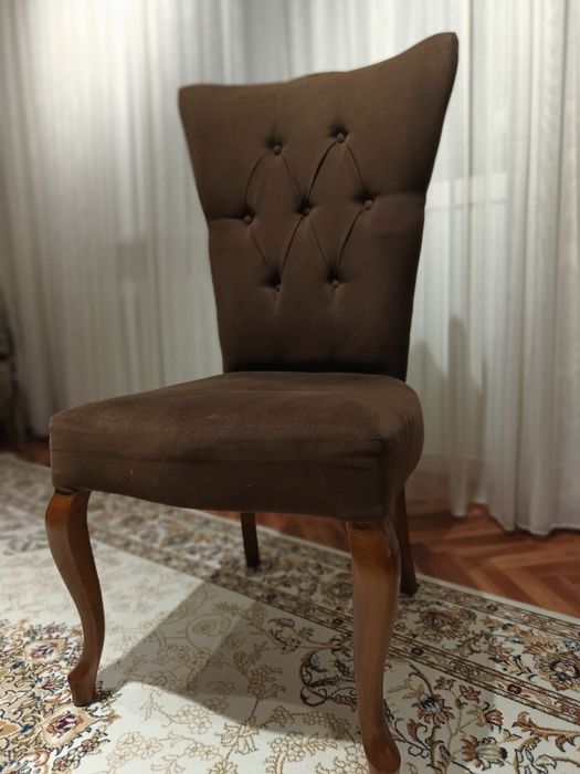 Набор стульев . .