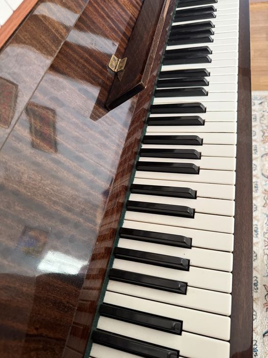 Продаю пианино LIRIKA