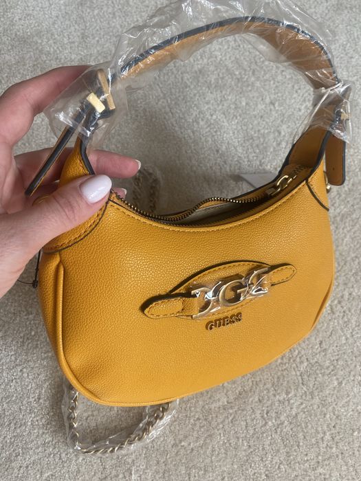 НОВА чанта GUESS цвят горчица