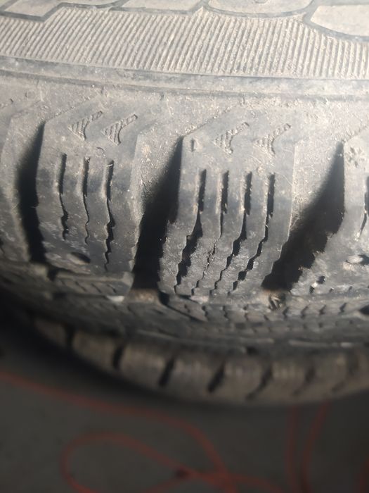 Продам шины зимние.
