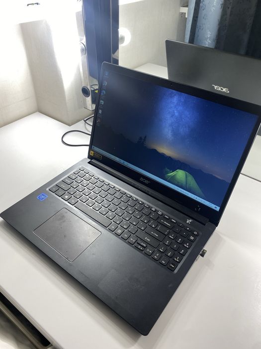 Офисный ноутбук Acer
