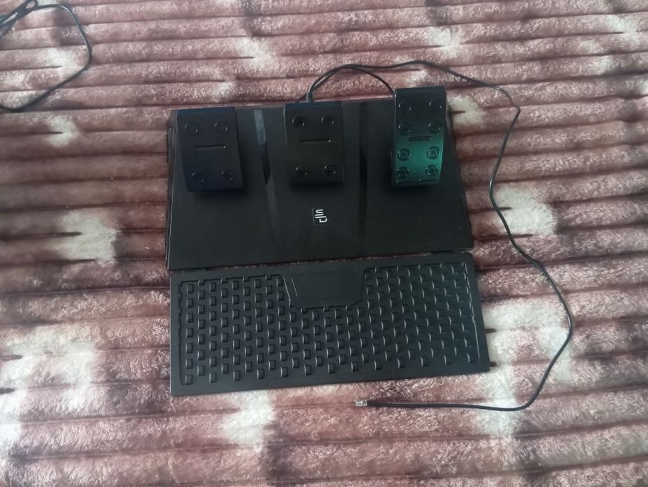 Volan subsonic cu pedale si schimbator