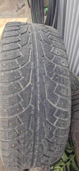 Продам комплект зимней резины на 18