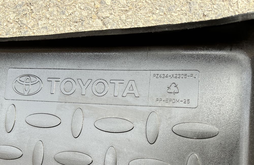 Ориг. щора, стелка и мрежа за багажник за Тойота Рав 4 и Корола