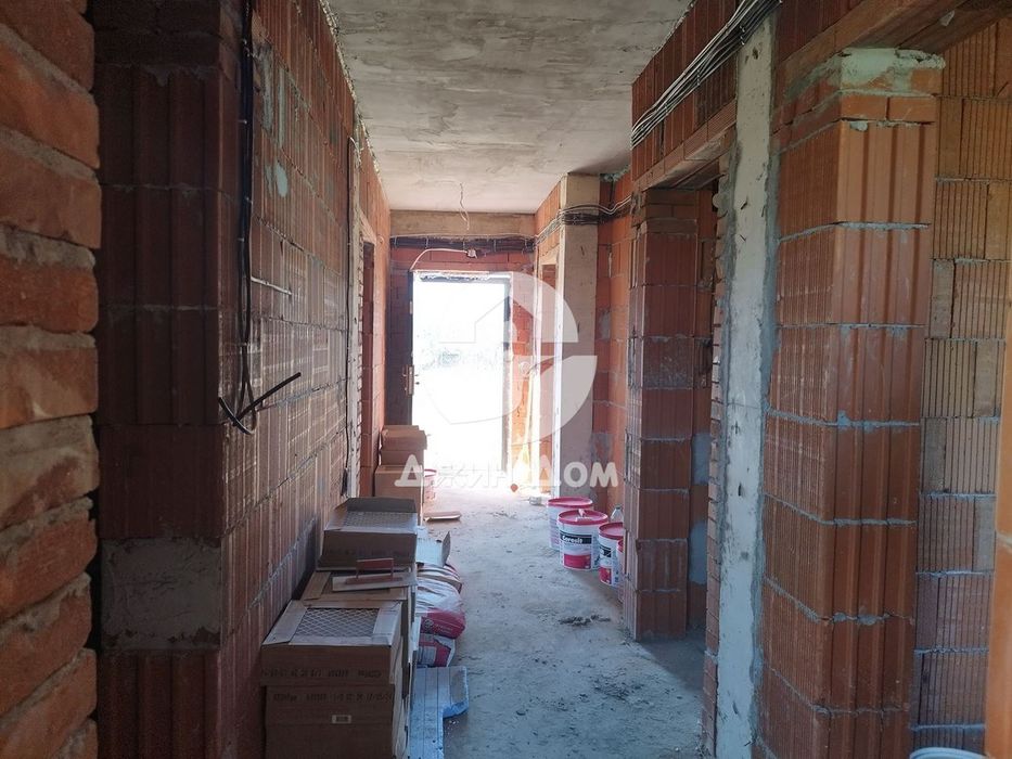 Предлагаме едноетажна къща в с. Горица