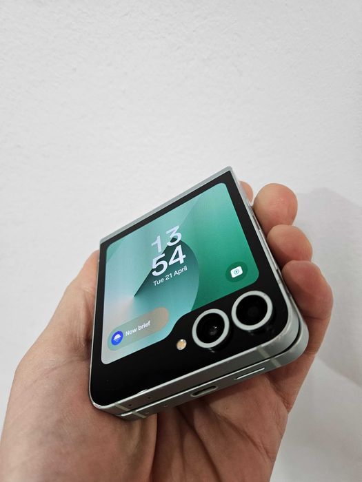 Samsung Galaxy Z flip 6 256 gb