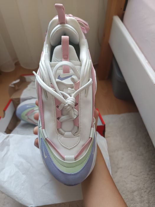 Дамски маратонки- рядък модел W AIR MAX FURYOSA номер 40.5 леко умалени