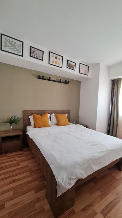 Apartament  central 3 camere de închiriat