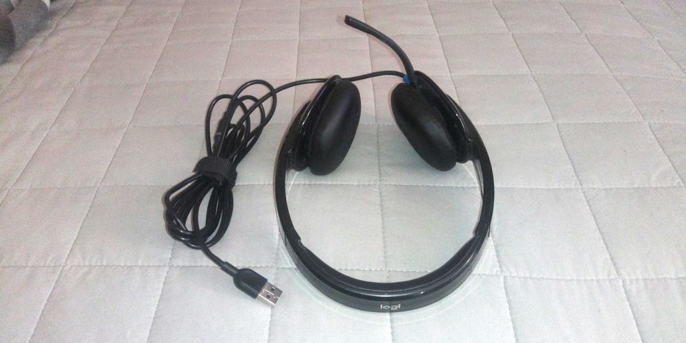 Слушалки с микрофон Plantronics и Logitech