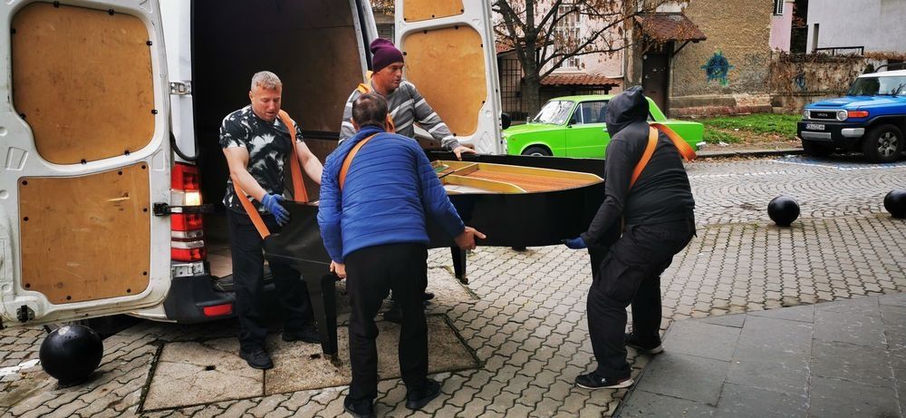 Хамалски услуги в София. Преместване и Почистване.