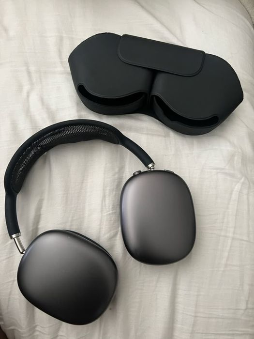 AirPods Max Space Gray with Black Headband