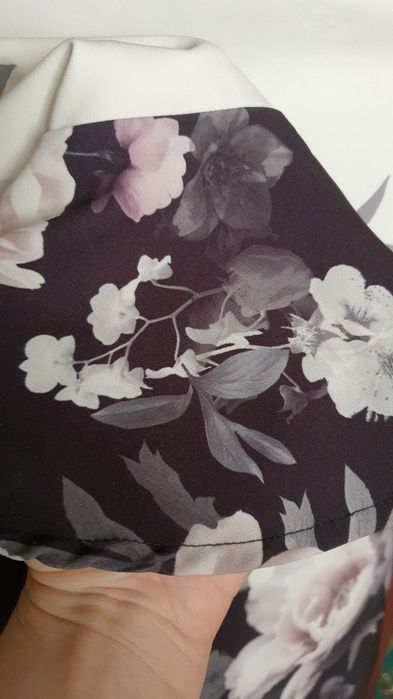 Rochie midi eleganta cu flori