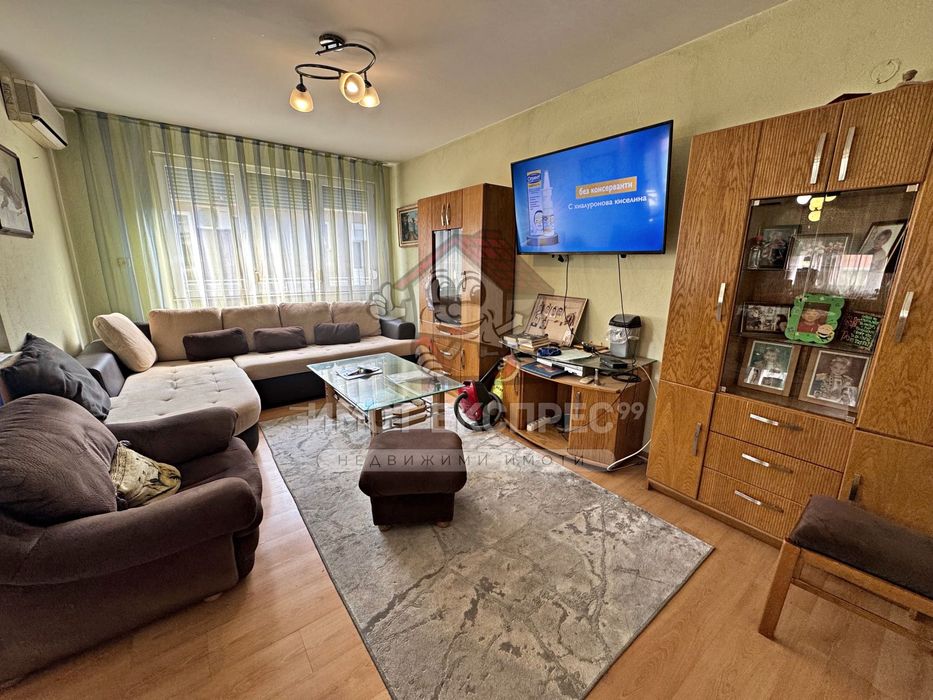 Продава се Етаж от къща в Асеновград - 160 кв.м за 1000 €/кв.м - Снимка #1