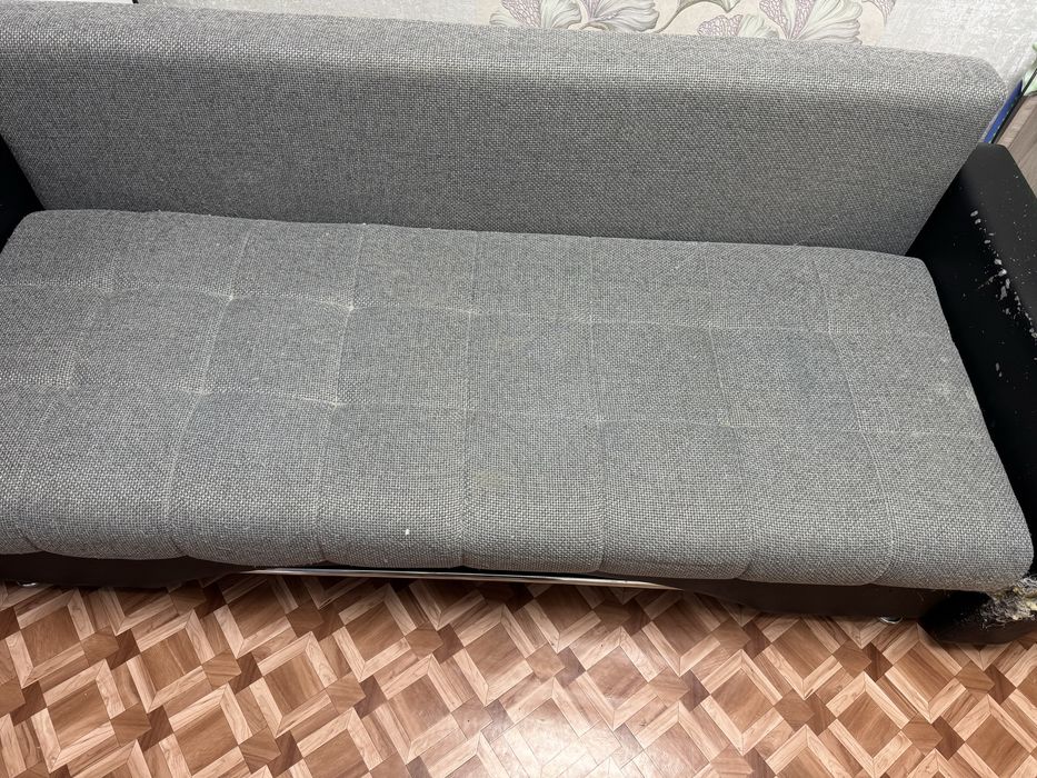 Диван с дефектами