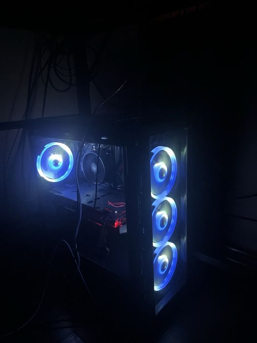 Vând pc gaming , în stare buna!