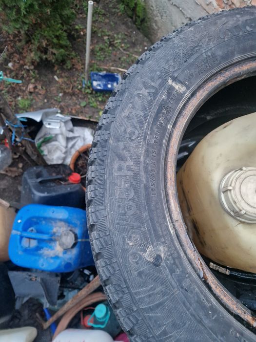 Vând doua cauciucuri de iarna