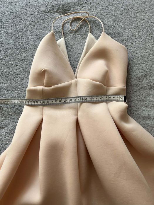 Дамска елегантна рокля бежова / официална / като нова