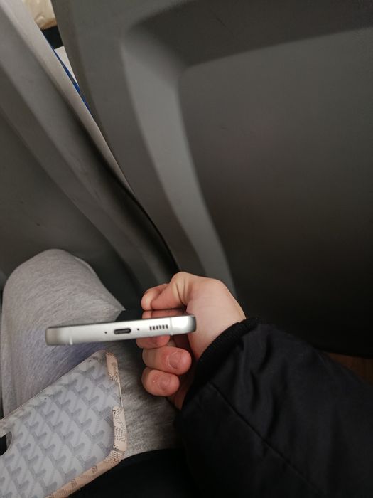 Продам Samsung s23fe почти в идеале