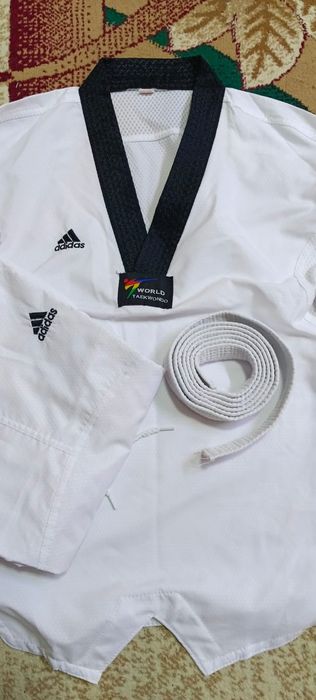Кимоно, щитки, шлем все для таэквондо