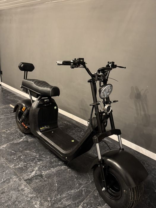 Vand/Schimb Scuter electric harley 2000w cu iphone
