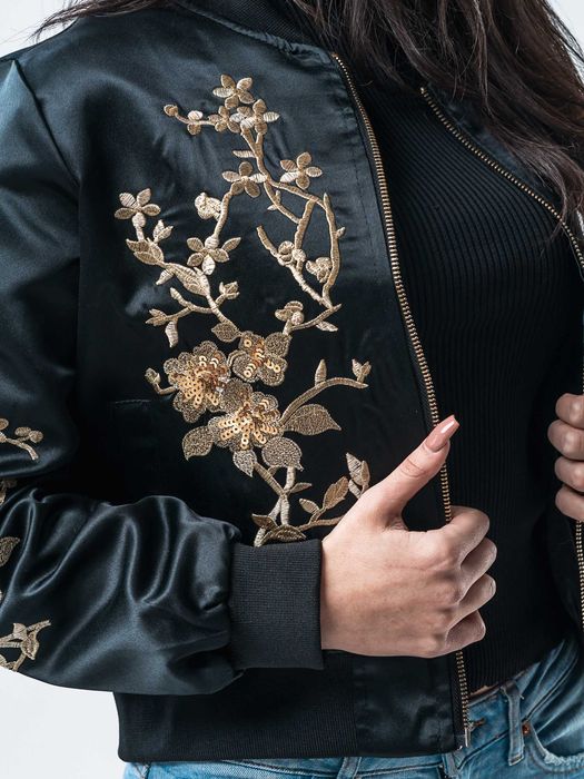 Ново дамско пролетно яке с декорации