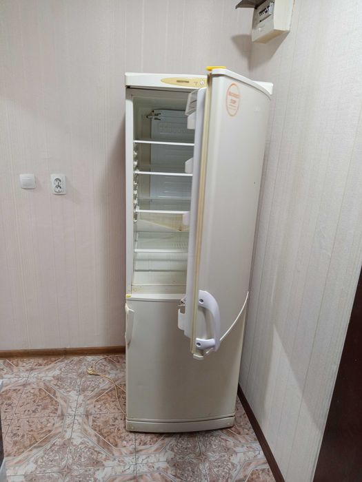 Хладилник Gorenje  с долна камера