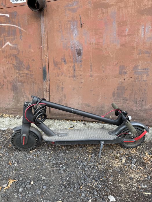 Vând trotineta electrica xiaomi Mi1