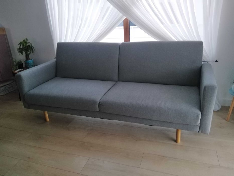 Vand canapea 3 locuri, extensibila, culoare gri.