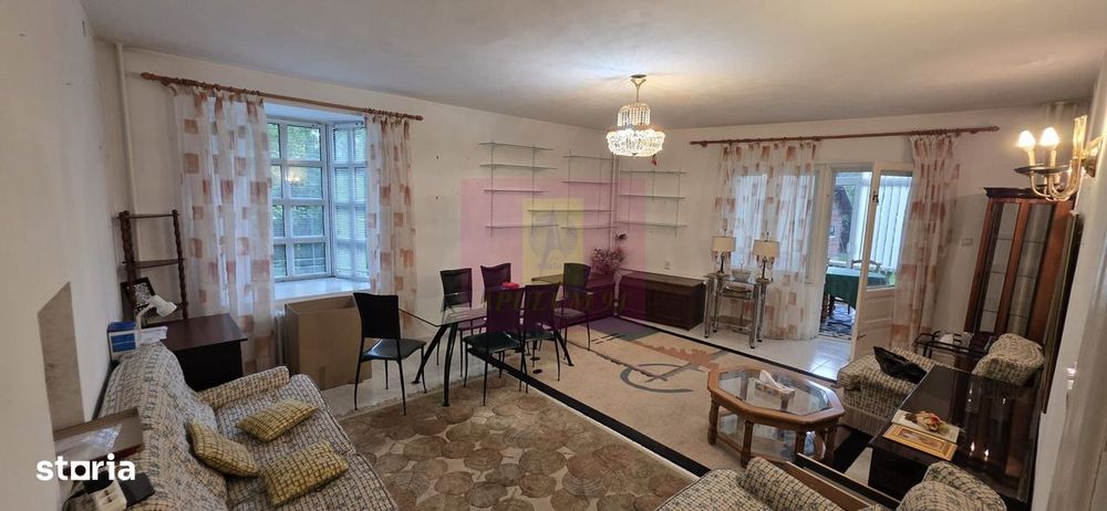Vila de vanzare cu 6 camere si teren de 5116 mp in Cornu, Prahova