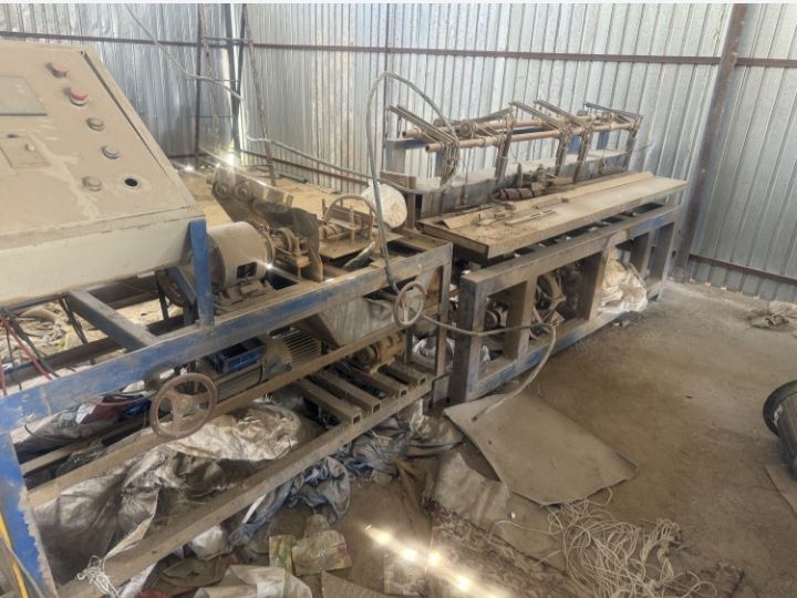 Станок по производству сетки рабицы.