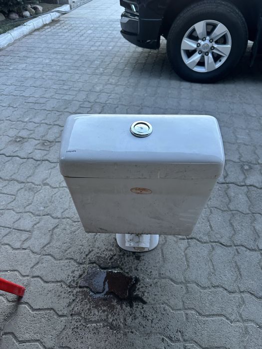 Унитаз в хорошем состояние