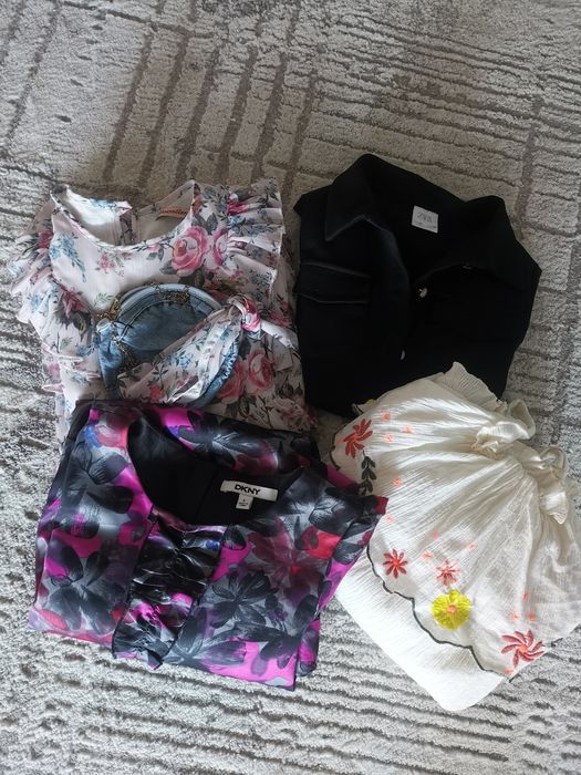 Детски рокли, всяка се продава отделно.