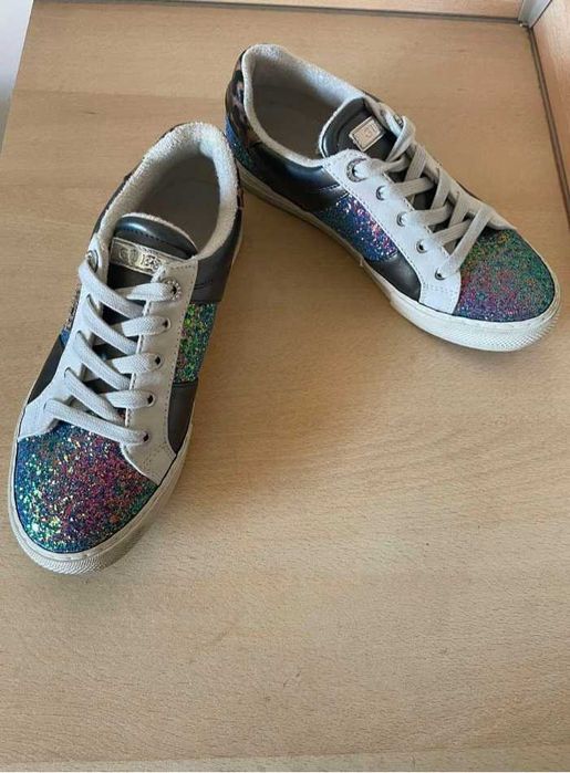 Сникърси GUESS, рр 39. Отлично състояние