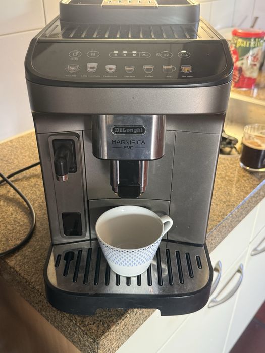 Espressor automat De'Longhi Magnifica Evo – Stare excelentă / Ca nou